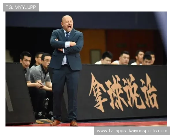 职业篮球教练在落后阶段通过针对性防守反击策略（426 ）